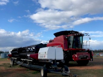 2011 Case 7088 Header & 40 ft Teraflex front