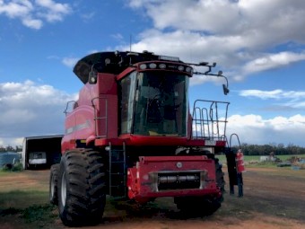 2011 Case 7088 Header & 40 ft Teraflex front