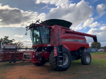 2011 Case 7088 Header & 40 ft Teraflex front