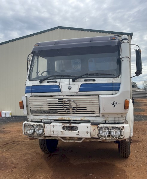 1984 2222 V series Mercedes Benz tipper truck