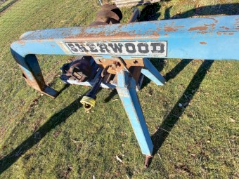 POST HOLE DIGGER SHERWOOD 3PL DIGGER & 2 AUGERS 20 INCH n 12 INCH SHERWOOD 3PL CRANE & HOLE DIGGER