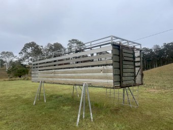 Livestock crate