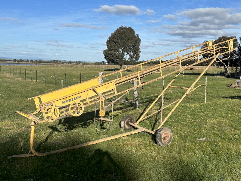Mobilco Square bale elevator 