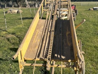 Mobilco Square bale elevator 