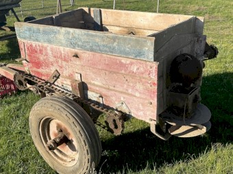 Trailing old spreader