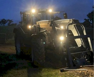 2011 Valtra Tractor N121 Valtra