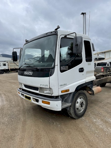 1999 Isuzu FRR 550 6 speed manual. 200hp.