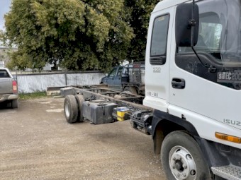 1999 Isuzu FRR 550 6 speed manual. 200hp.