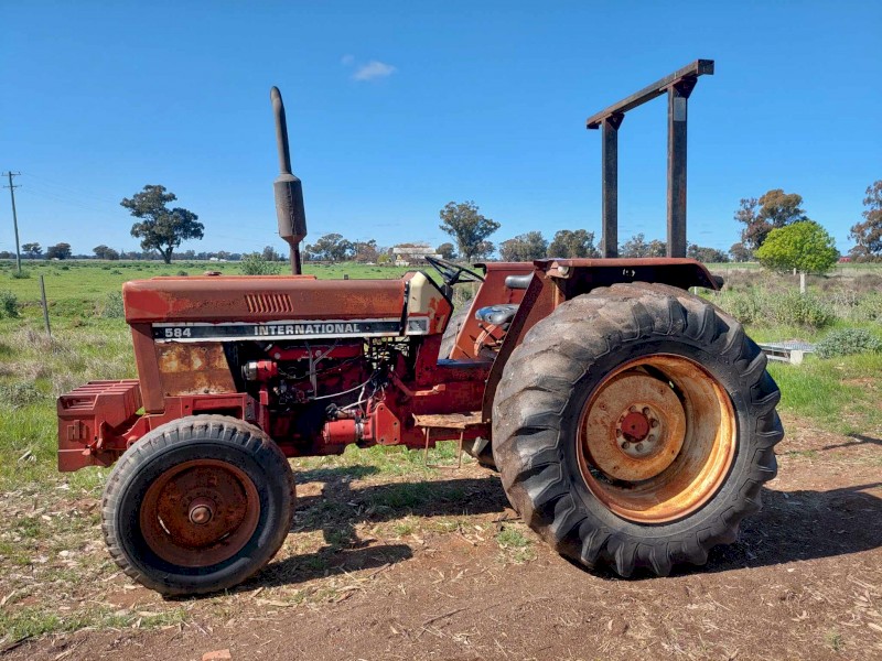 International 584 tractor 