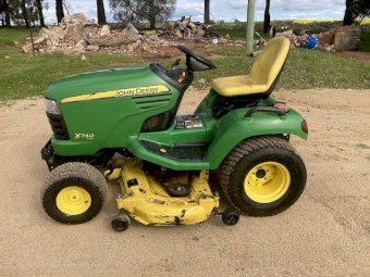 John Deere X740 Mower