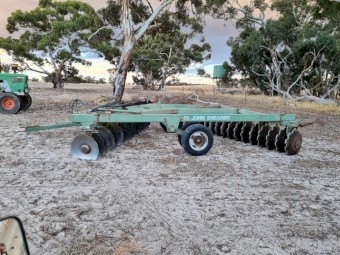 Under Auction - (A239) John Shearer Offset Disc's Model 606 