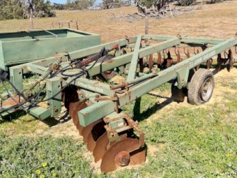 Under Auction - (A239) John Shearer Offset Disc's Model 606 