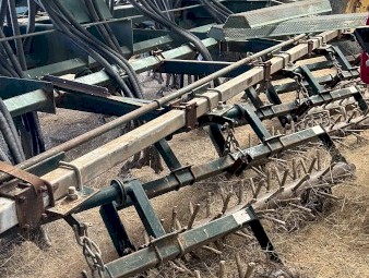 John Shearer 27 run  4 bin 6 row direct drill  very good condition