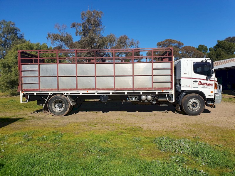 2015 Hino GH 1728 Livestock Truck