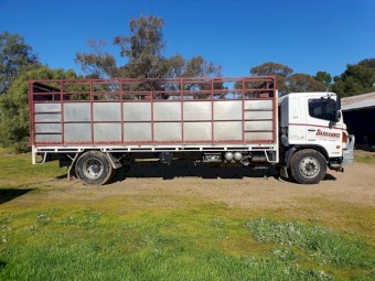 2015 Hino GH 1728 Livestock Truck