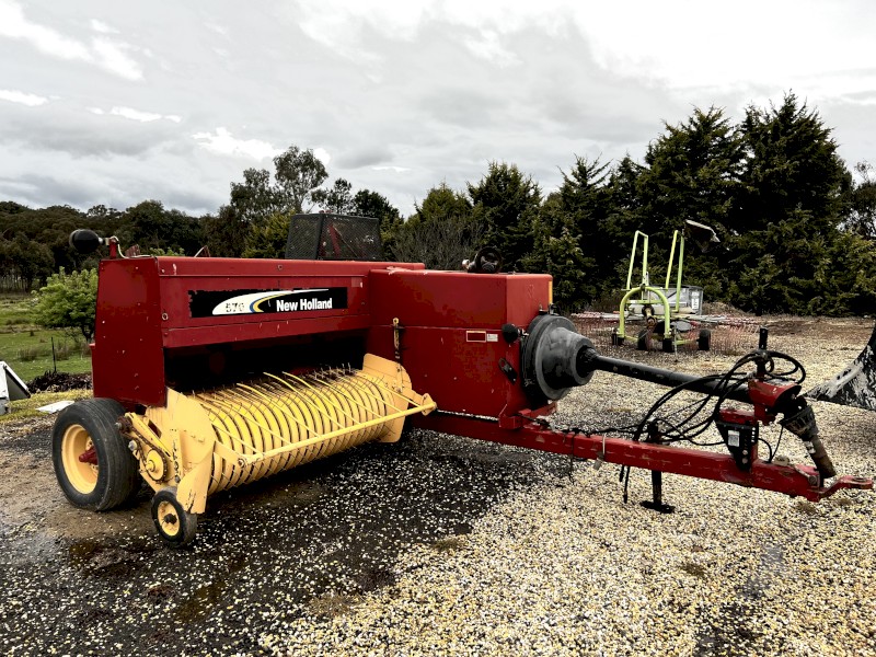 New Holland 570 baler 