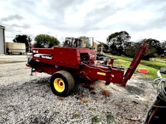 New Holland 570 baler 