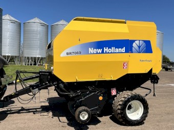 New Holland 7060 baler