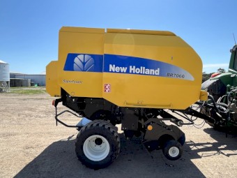 New Holland 7060 baler