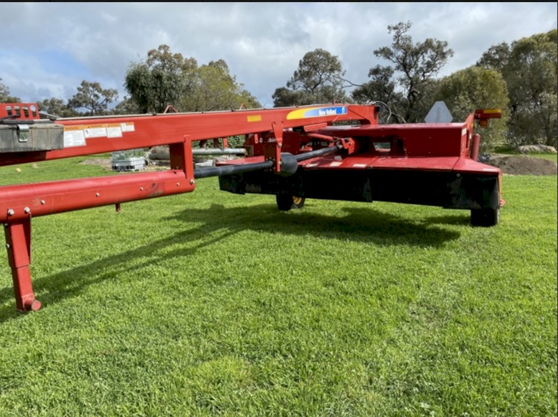 2011 New Holland H7450 Discbine