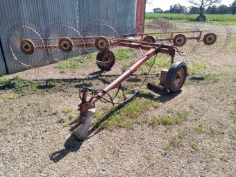 Vicon 6 wheel rake