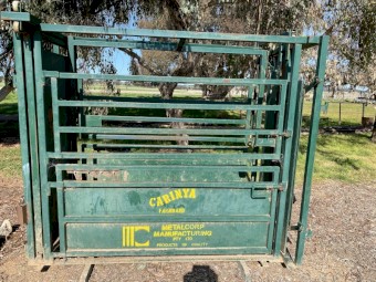 Carinya Farmhand Cattle Crush