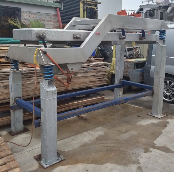 Vibrating Table Heat & Control Conveyor