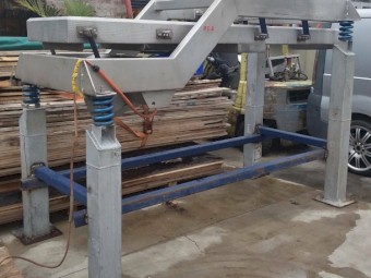 Vibrating Table Heat & Control Conveyor