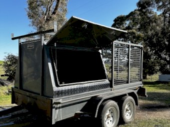 Heavy duty farm trailer