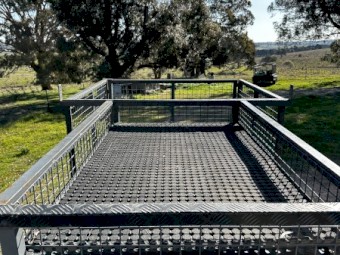 Heavy duty farm trailer