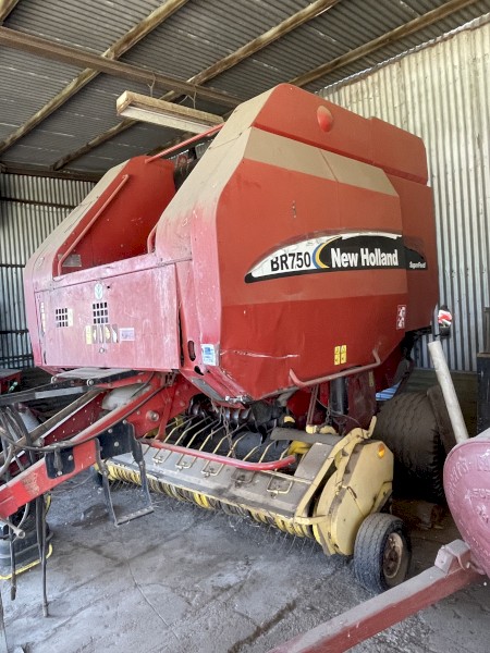New holland BR750