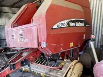 New holland BR750