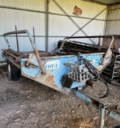 Pearce Off Sider round bale feeder