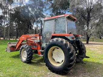 Kubota M7950 Tractor