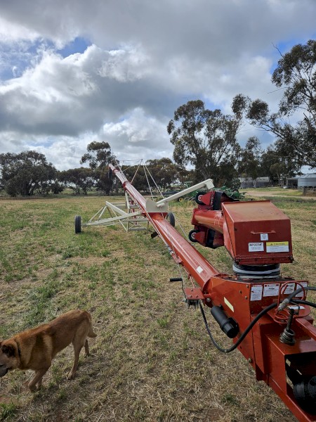 Farm King 1070 Auger