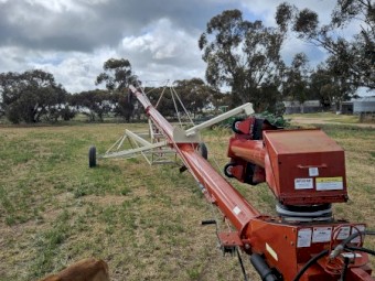 Farm King 1070 Auger