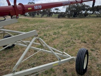 Farm King 1070 Auger