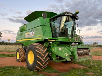2009 John Deere 9870 STS Header