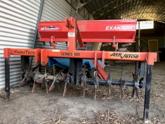 Aerator with Hatzenbichler seed box