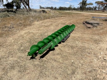 John Deere 640D Cross Auger Kit