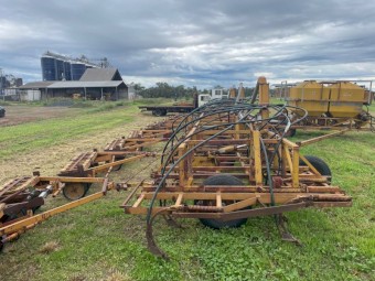 GYRAL 60FT AIR SEEDER WITH HEAVY DUTY TRAILING JANKE PRESS WHEELS