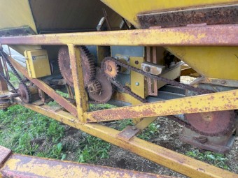 GYRAL 60FT AIR SEEDER WITH HEAVY DUTY TRAILING JANKE PRESS WHEELS