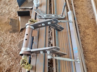 Harvestaire Cross Auger off a 45ft MacDon FD75 front