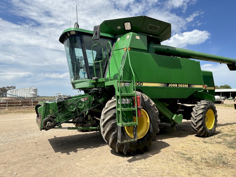 John Deere 9600 4WD with 930 R