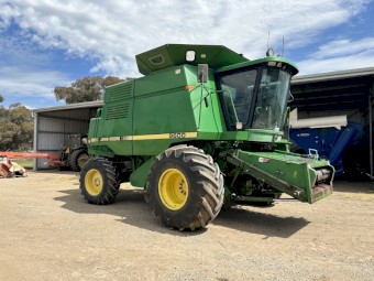 John Deere 9600 4WD with 930 R