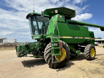 John Deere 9600 4WD with 930 R