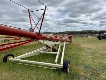 Farm King 1395 Swingaway Auger