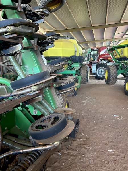 2012 John Deere 1895 Disc seeder & 2012 John Deere 1910 430bu Air cart