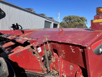 2011 R85 Macdon Mower conditioner