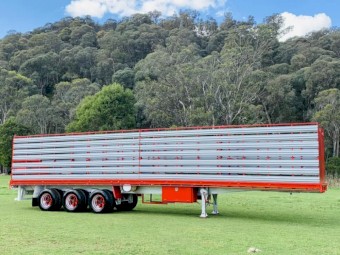 Under Auction - (A242) Fruehauf Livestock Trailer and 2x1 Crate (No GST Applicable)